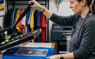 Personnaliser un textile avec un transfert et une presse à chaud